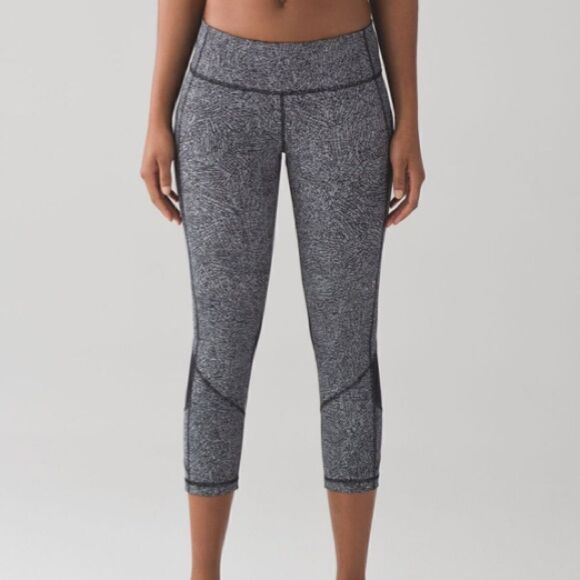 Lululemon Pace Rival crops line up white black - Picture 2 of 10